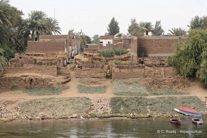 Pequena vila agrícola no Nilo - Egipto