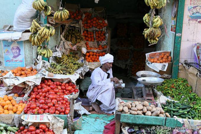 O dinheiro é dinheiro, mercado Luxor - Egipto