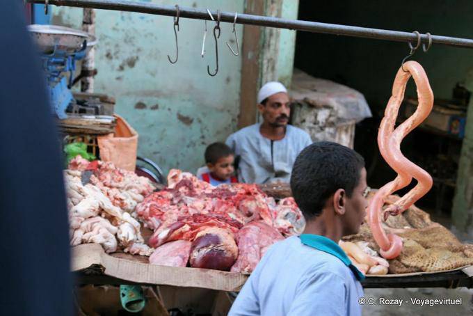 Tripe, vísceras e vísceras na tenda, Luxor - Egipto