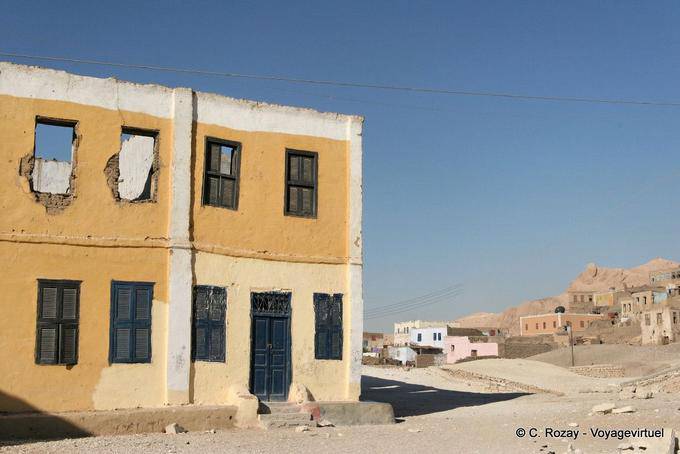Casa à destruição, Qurna, West Bank of Luxor - Egipto