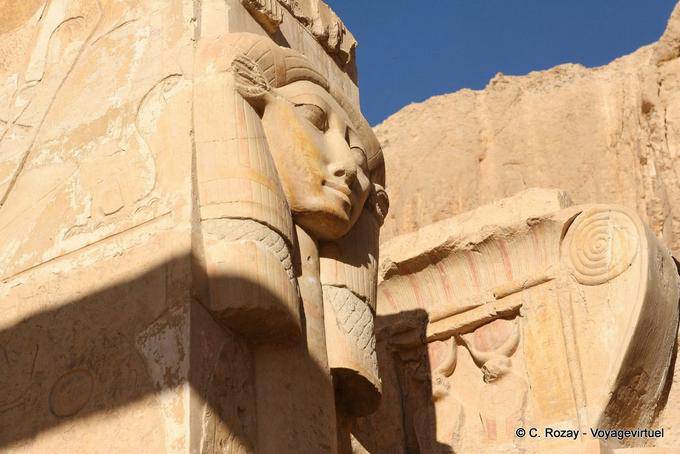 Hatshepsut, marquise adornado com uma máscara representando Hathor - Egipto