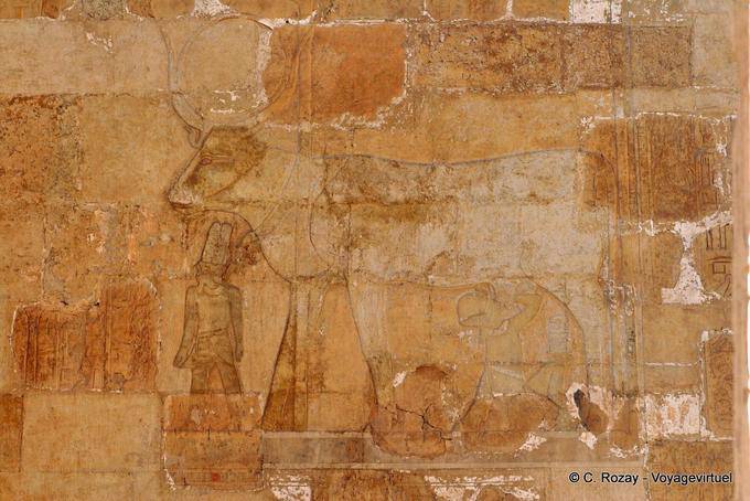 Templo de Hatshepsut, uma criança de beber o leite sagrado úbere - Egipto