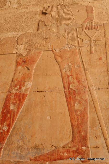 Pernas e cor pé, fragmento de relevo, Templo de Hatshepsut - Egipto