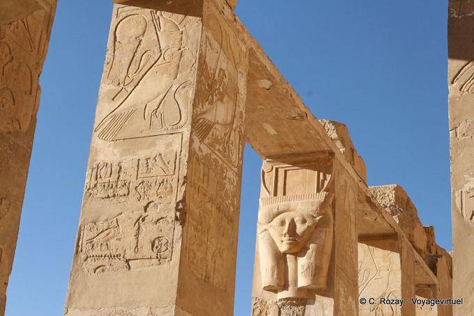 Colunata Praça da capela de Hathor, Templo de Hatshepsut - Egipto