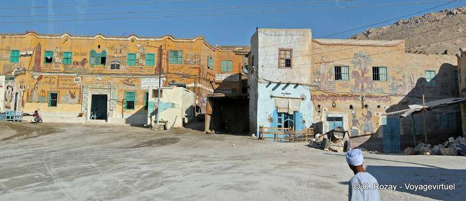 Qurna, casas com murais pintados nas paredes - Egipto