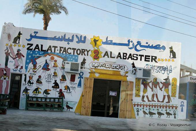 Zalat fábrica fachada pintada, novas Qurna - Egipto
