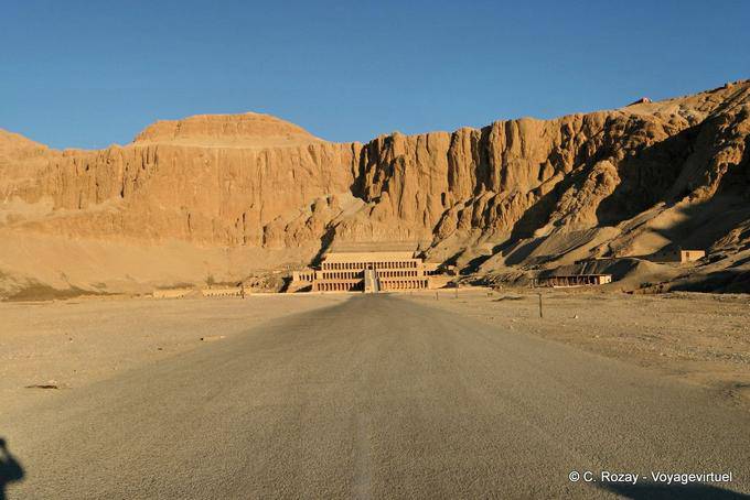 Panorama no site de Deir el-Bahari - Egipto