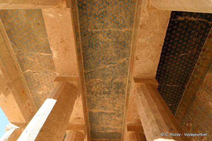 Teto estrelado da capela de Anubis, Templo de Hatshepsut - Egipto