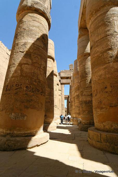Barris de colunas de papiro, Cidade de Amon-Rá, templo de Karnak - Egipto