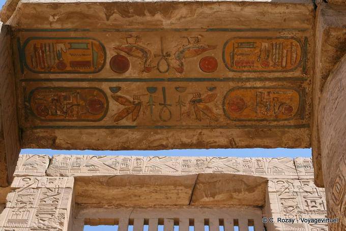 Verga pintada e tela de parede, nave do grande templo de Amon, templo de Karnak - Egipto