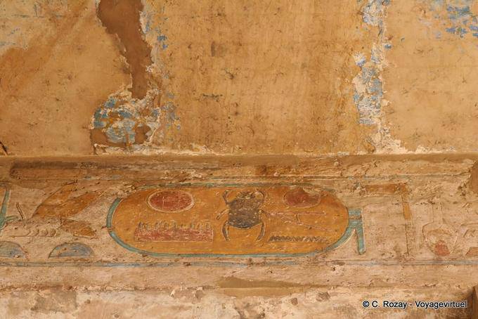 Cartucho com o besouro, imagem terrestre de Ra, (kheprer em egípcio), templo de Karnak - Egipto