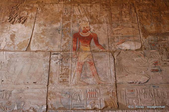 Capela de Hatshepsut, alívio cores, Templo de Karnak - Egipto