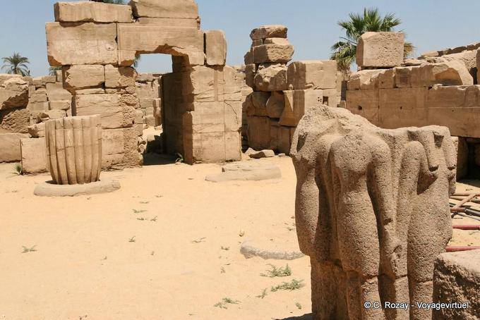 Lugar de se identificar com um raro direito estatuária Karnak - Egipto