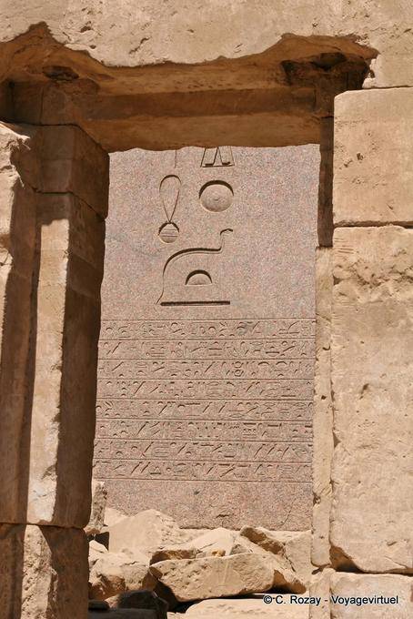 Sinais e hieróglifos estela do templo de Karnak - Egipto