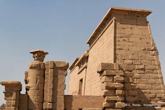 Pilão fora visto de perfil, Medinet Habu - Egipto
