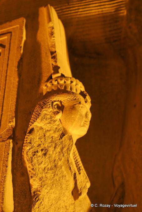 Nefertari Meryenmout, topo da estátua, Templo de Luxor - Egipto