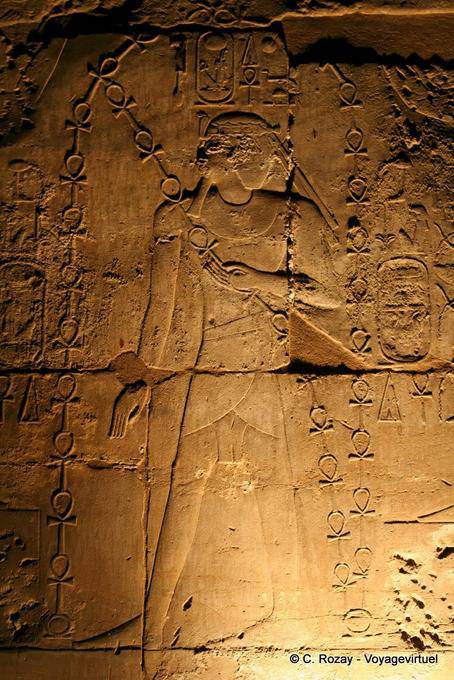 Relevo que descreve Alexandre, o Grande, Luxor - Egipto