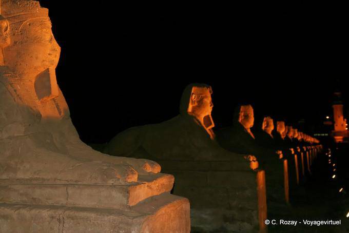 Visges fantasmagóricas, noite Dromos, Templo de Luxor - Egipto