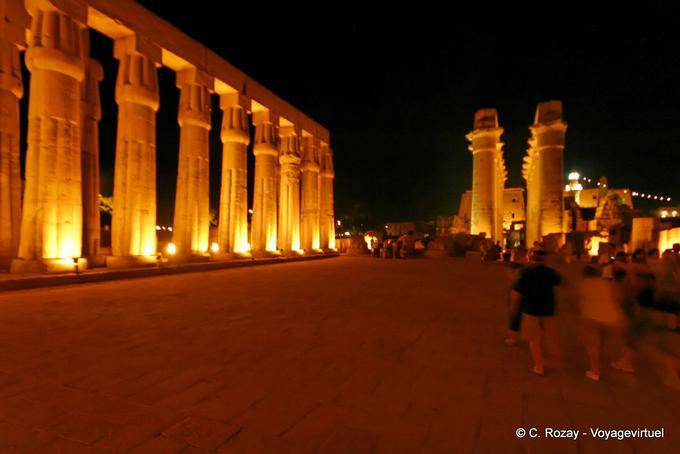 Na Grande Tribunal de Amenhotep III, Luxor Temple - Egipto
