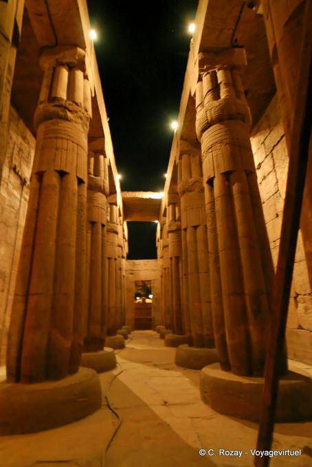 O Santuário da casca de Amun, Templo de Luxor - Egipto