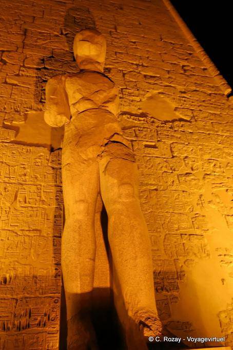 Shadow of the colossus pedra, Templo de Luxor - Egipto