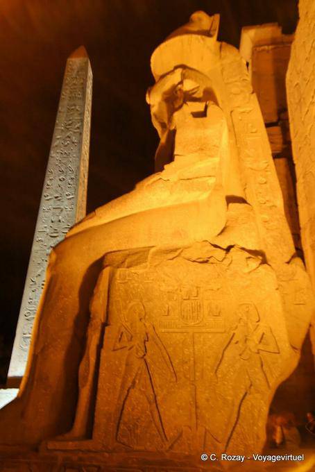 Nile deuses Dye sematawi nó, base da estátua, Templo de Luxor - Egipto