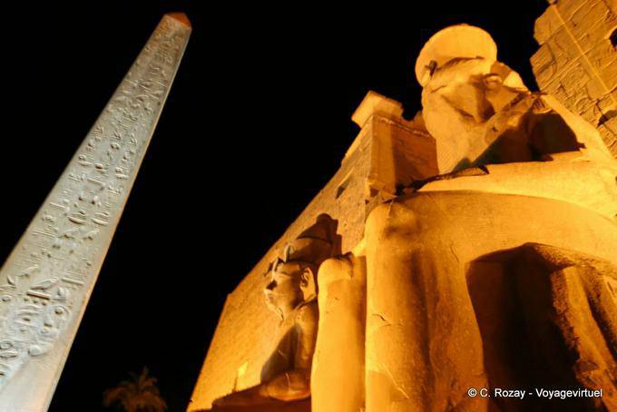 Colossi e obelisco, Luxor Temple - Egipto