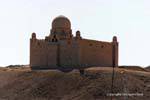 Novo estilo fatimida, o Mausoléu de Agha Khan, a margem esquerda do rio Nilo, Assuão, Egipto.