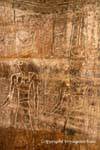 Relevos na parede do Santo dos santos, o templo de Edfu, Egipto.