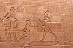 Batalha de Horus contra Seth, Fresco martelado por copta, Ambulatório Templo de Edfu, Egipto.