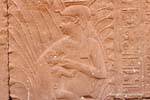Cena do aleitamento materno, a deusa Hathor amamentando o filho divino, Mamissi, Edfu, Egipto.