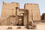 Vista da Mammisi, dedicado a Ihi deus, filho de Horus e Hathor, Edfu, Egipto.