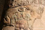 Coluna policroma com uma representação de Khnum, Esna Temple, Egipto.