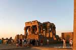 Luz da definição sobre o Templo de Kom Ombo, Kom Ombo, Egipto.