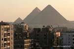 Pirâmides aparador, visto a partir da cidade, Cairo, Egipto.
