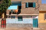 Cores para pichações casa, Luxor, Egipto.