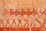 Desfile de soldados de Tebas, fresco na capela de Hathor, Hatshepsut, Egipto.
