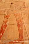 Pernas e cor pé, fragmento de relevo, Templo de Hatshepsut, Egipto.