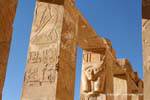 Colunata Praça da capela de Hathor, Templo de Hatshepsut, Egipto.