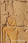 Coroa mitra Faraó Atef, relevo, Templo de Hatshepsut, Egipto.