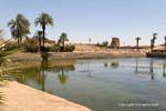 O lago sagrado do templo de Karnak, Egipto.
