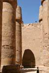 Coluna sombra na parede, Templo de Karnak, Egipto.