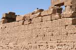 Hieróglifos Painel esculpido em uma parede, Templo de Karnak, Egipto.