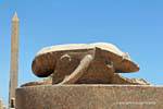 Representação de Deus Khepri, o escaravelho sagrado, templo de Karnak, Egipto.