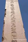 Escrita hieroglífica no Obelisco do templo de Karnak, Egipto.
