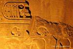 Baixo-relevo representando os prisioneiros do faraó, Templo de Luxor, Egipto.