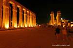 Na Grande Tribunal de Amenhotep III, Luxor Temple, Egipto.