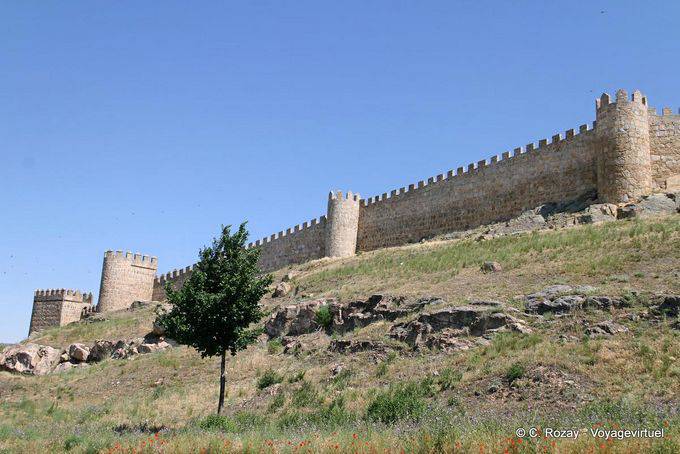 Outro ponto de vista do muro e torres, Ávila - Espanha