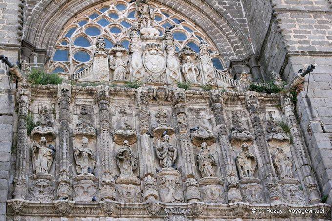 Frontão da catedral mais antiga do espanhol Gothic, Ávila - Espanha