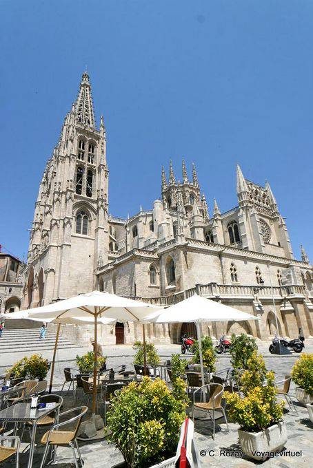 Outro vista exterior do Santa Maria Catedral de Burgos - Espanha